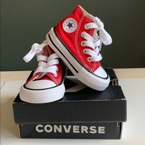 *Like New!* Infant hightop Converse/Chuck Taylors
